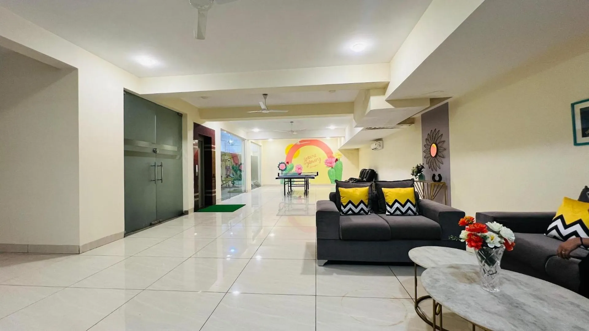 Bluo Studio2 Golf Course Road - Gym, Terrace Garden Γκουργκάον