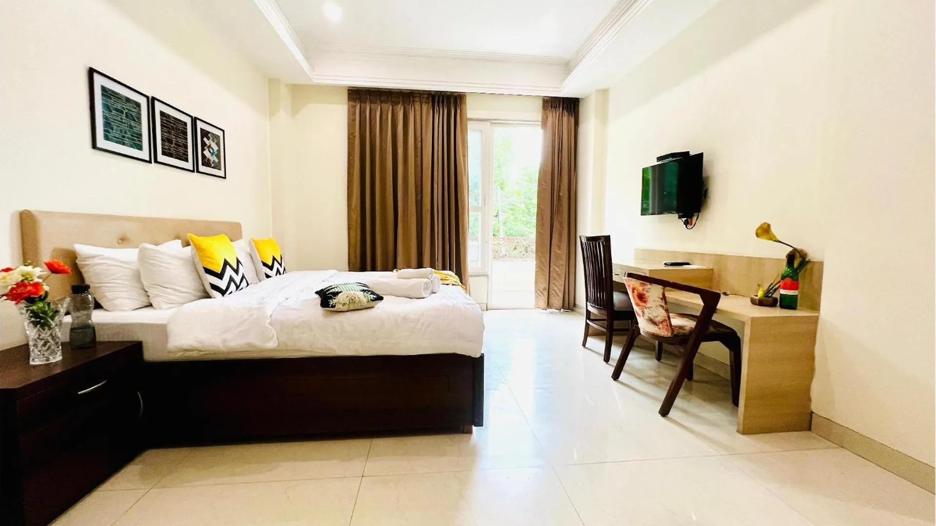 Bluo Studio2 Golf Course Road - Gym, Terrace Garden Γκουργκάον